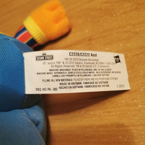 Sesame Street Ernie Plush - Picture 5 of 5